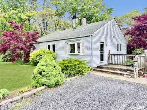 1 Robinwood St, Mastic, NY 11950