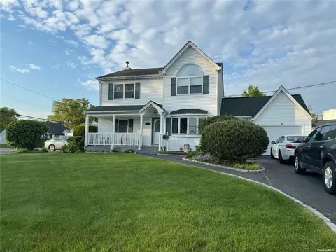 147 Foster Blvd, Babylon, NY 11702