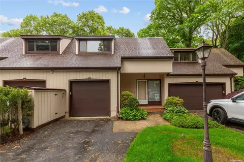 12 Cedar Ln N #12, Glen Head, NY 11545