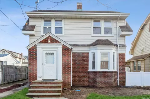 122 Rocklyn Ave, Lynbrook, NY 11563