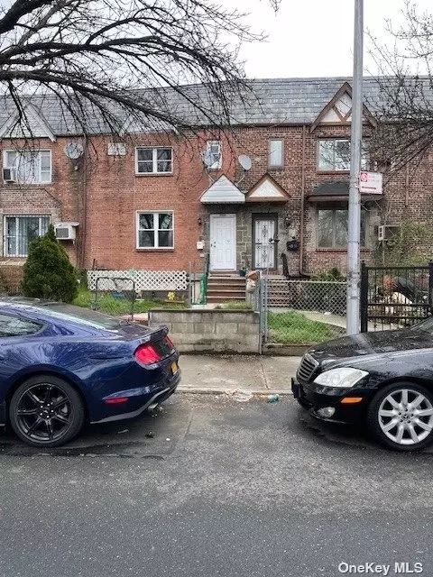 25-53 85th St, East Elmhurst, NY 11370