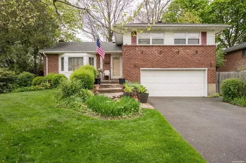 32 Florgate Rd, Farmingdale, NY 11735