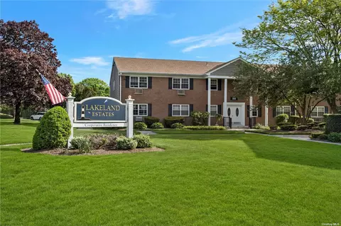 328 Lakeland Ave #1F, Sayville, NY 11782