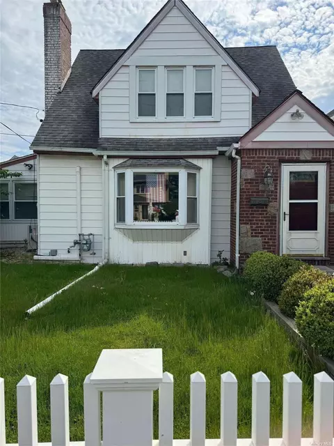 225 Smith St, Woodmere, NY 11598