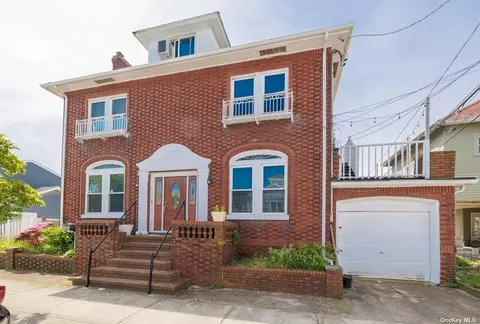606 W Walnut St, Long Beach, NY 11561