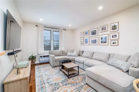 16 Main St #3T, East Rockaway, NY 11518