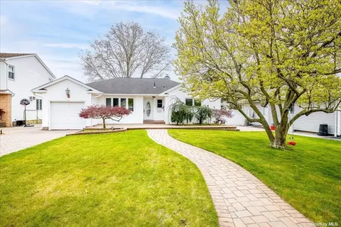 1133 Agnes Ct, Valley Stream, NY 11580