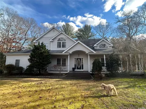 16 Darcy Ave, Manorville, NY 11949
