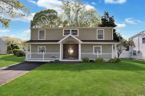 59 Iroquois Ave, Selden, NY 11784