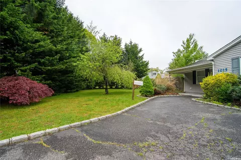 1015 Udall Rd, Bay Shore, NY 11706