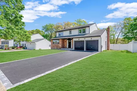 18 Quincy Ln, Smithtown, NY 11787