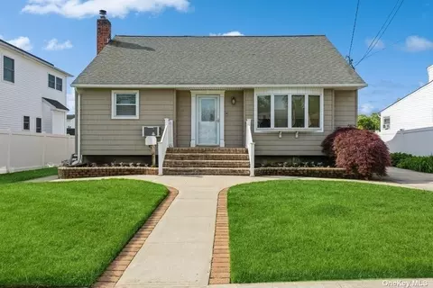 2350 Amherst St, East Meadow, NY 11554