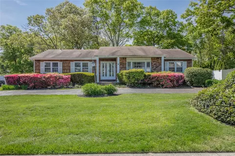 6 Rockland Pl, Lake Grove, NY 11755