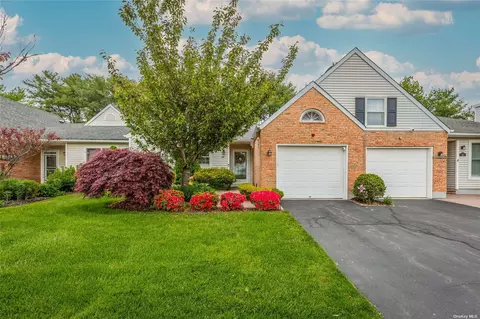 43 Chippendale Dr #43, Mount Sinai, NY 11766