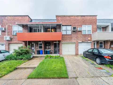 165-11 72nd Ave, Fresh Meadows, NY 11365