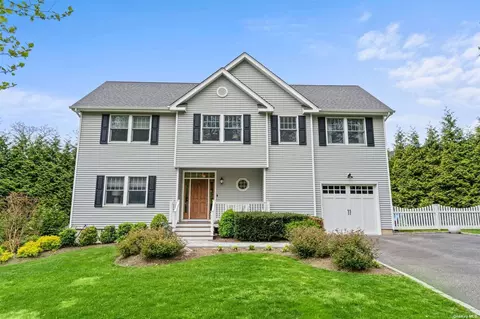 8 Northwood Cir, Huntington, NY 11743