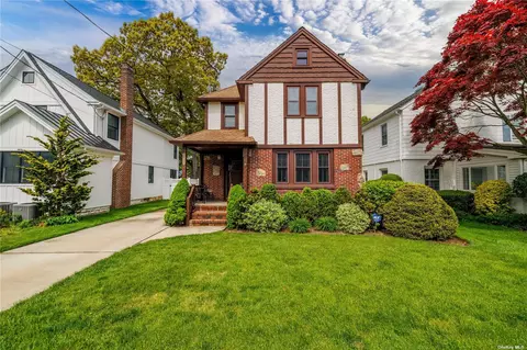 312 N Forest Ave, Rockville Centre, NY 11570