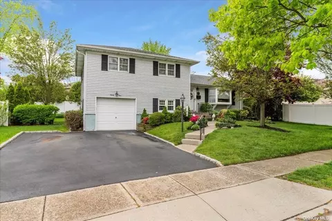 99 Silber Ave, Bethpage, NY 11714