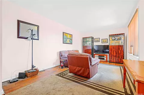 26-15 Parsons Blvd #2F, Flushing, NY 11354