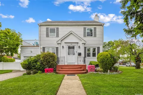 1689 New Hyde Park Dr, New Hyde Park, NY 11040