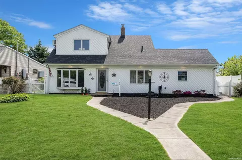 82 Morning Glory Rd, Levittown, NY 11756