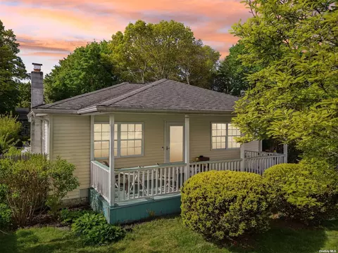 42 Argyle Dr, Shirley, NY 11967