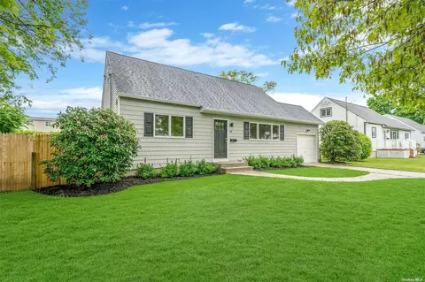 61 Westwood Ave, Deer Park, NY 11729