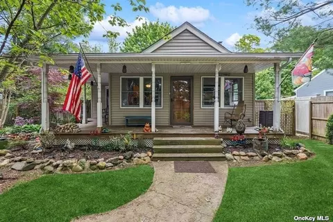 407 Browns Rd, Nesconset, NY 11767