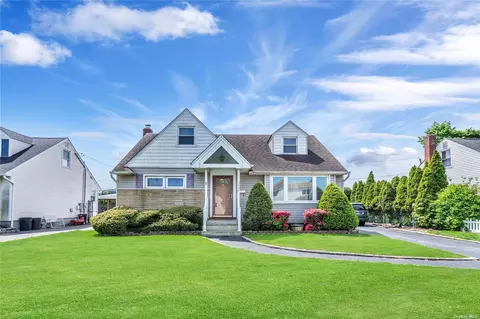 3594 Sherry Ave, Wantagh, NY 11793