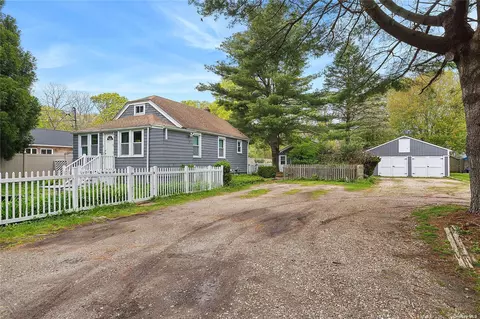 7 Milton Rd, Southampton, NY 11968