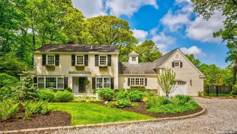 19 Connelly Rd, Huntington, NY 11743