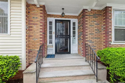 83-21 124th Pl, Kew Gardens, NY 11415
