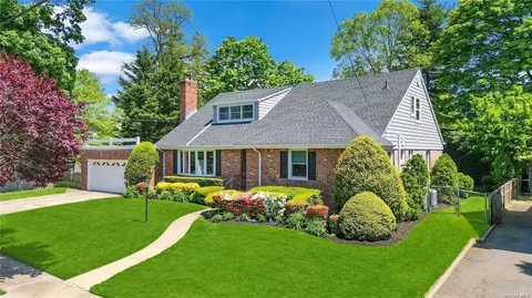 59 Lehigh Ct, Rockville Centre, NY 11570