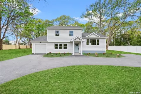 650 Locust Ave, Bohemia, NY 11716