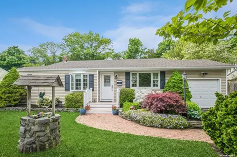 21 Heath Ln, East Northport, NY 11731