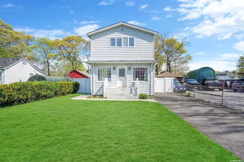 205 Pawnee St, Ronkonkoma, NY 11779