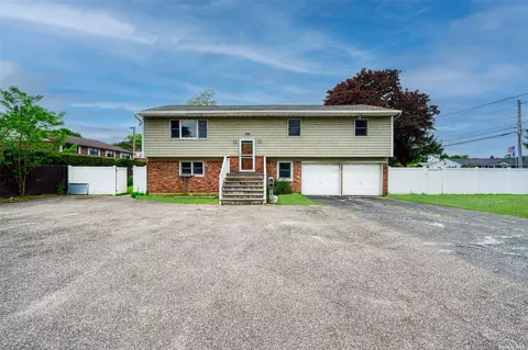 50 Hubbards Path, West Babylon, NY 11704