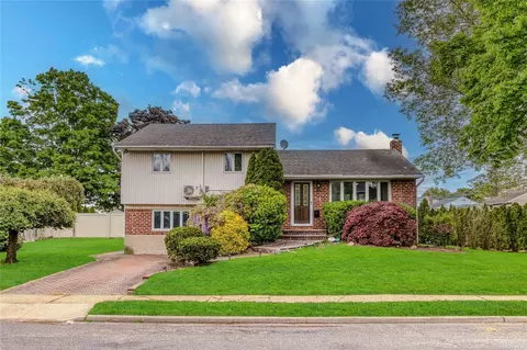 21 Westmoreland Dr, Jericho, NY 11753