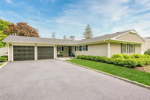 22 Mosshill Pl, Stony Brook, NY 11790