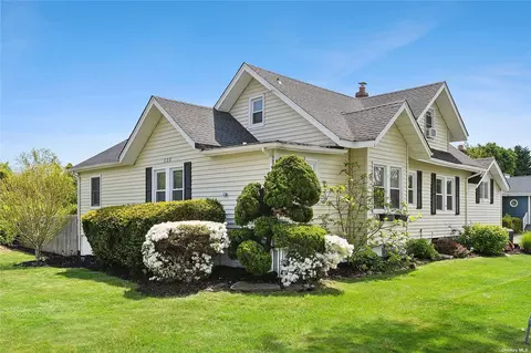 305 309 Nevada St, Lindenhurst, NY 11757