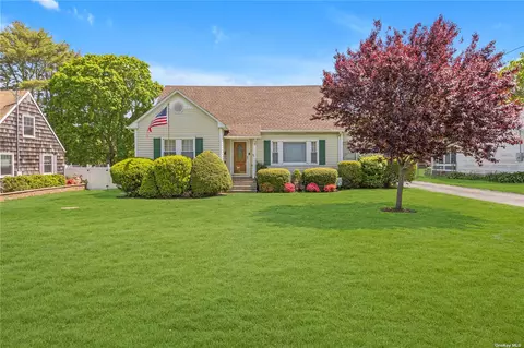 42 Fairway Ave, Riverhead, NY 11901