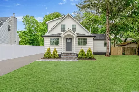 24 Hazel St, Central Islip, NY 11722