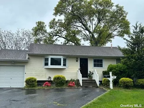 32 9th Ave, Brentwood, NY 11717