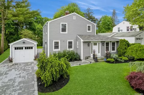 154 Princeton St, Roslyn Heights, NY 11577