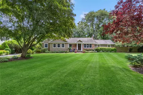 2 Promenade Dr, Huntington, NY 11743