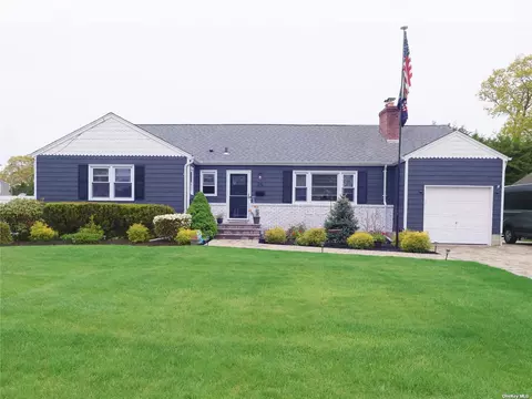 34 Shebar Dr, Islip, NY 11751