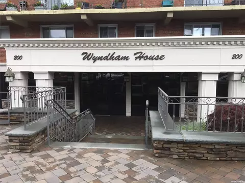 200 Atlantic Ave #109, Lynbrook, NY 11563