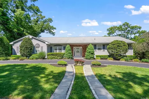 19 Lizetta St, Smithtown, NY 11787