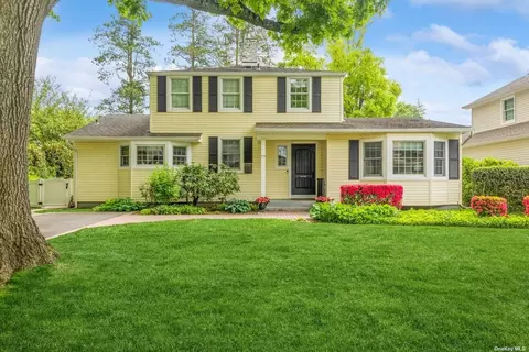 77 Amherst Rd, Albertson, NY 11507