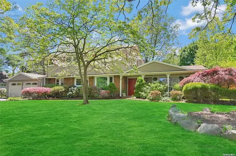 34 Briarfield Ln, Huntington, NY 11743